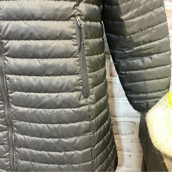 Eddie Bauer Women's small Black Puffer Coat - Picture 3 of 9